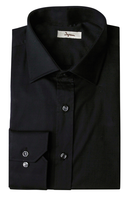 Camicia Ingram con collo semi-aperto e vestibilità classica.