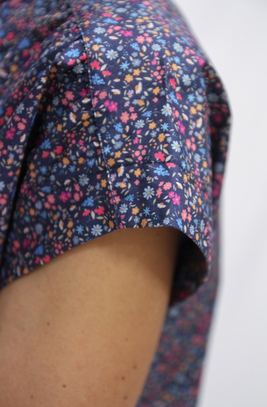 Women’s LIDO Shirt with short sleeves, made of pure cotton with a floral print.