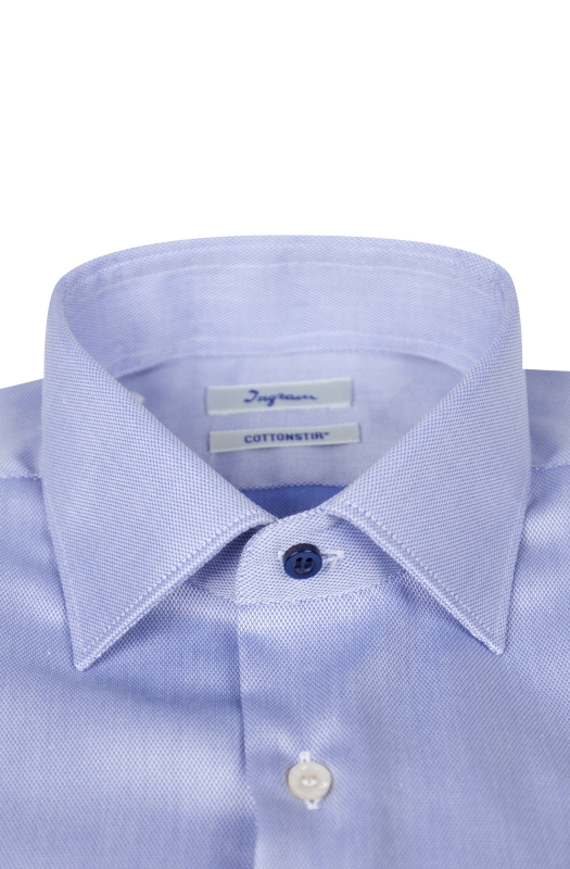 QUICK CLEAN slim shirt for men, made of a stain-resistant, no-iron, fine cotton.