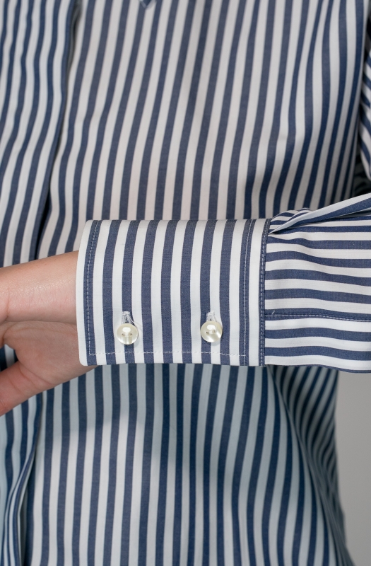 Camicia GINEVRA abbottonatura coperta, vestibilità regular, bacchetta bianca e blu, puro cotone