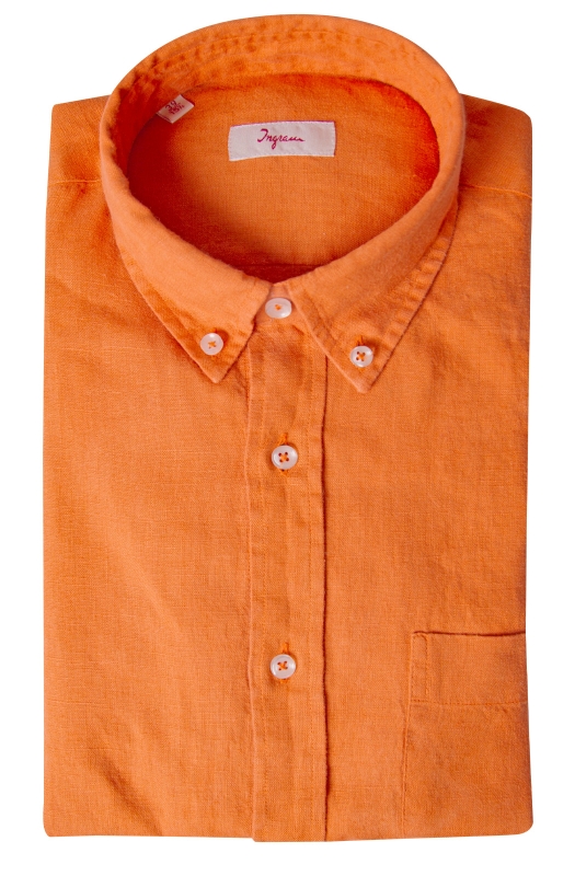 Classic fit linen shirt with button-down collar, garment-dyed fabric